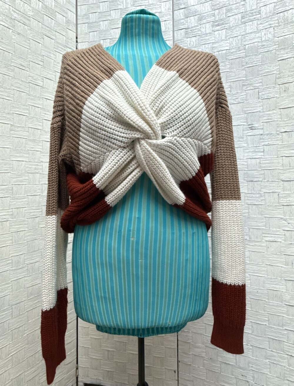 No Boundaries Colorblock Twist Front Cropped Sweater Size L 11-13
